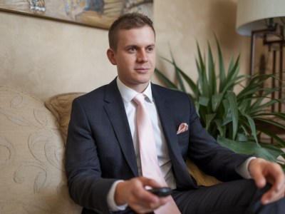 Wie du mit alten t-shirts stilvolle kissenbezüge nähst und platz sparst