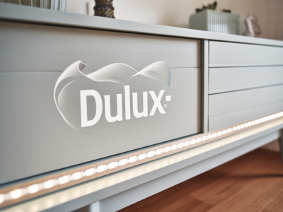 So verwandelst du ein altes sideboard mit dulux‑kreidefarbe und led‑streifen in ein skandi‑highlight