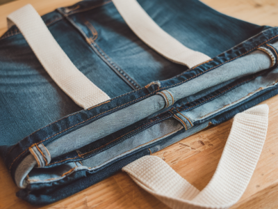 Wie du alte jeans in eine robuste markt-tasche verwandelst – schnittmuster inklusive